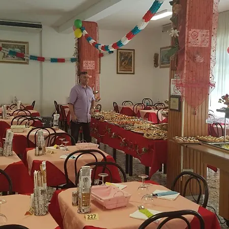 Esedra Hotel 2*