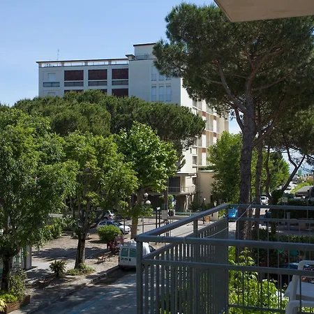Esedra Hotel 2*