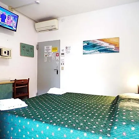 Esedra Hotel 2*