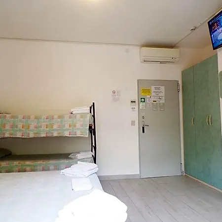 Hotel Esedra 2*